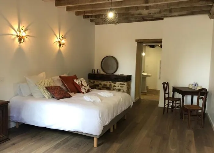 Le Domaine Du Petit Tertre Guest house